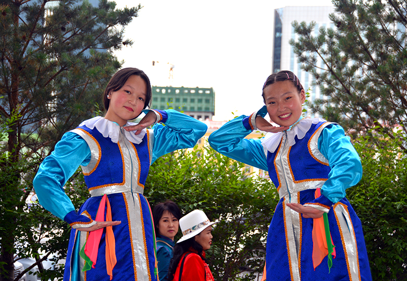 Kids with Mongolian traditional costume